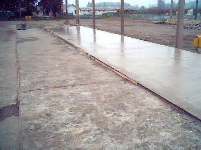 Pavimento exterior en paños largos (Fundo Amalia)